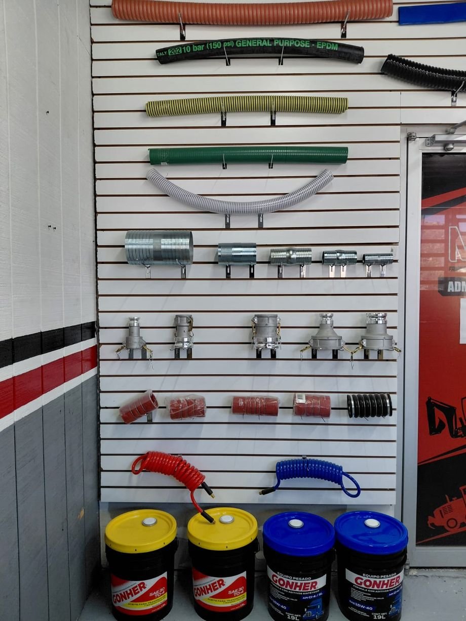 Pared de conexiones, adaptadores y aceite hidráulico